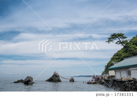 伊勢志摩　夫婦岩　大注連縄張神事 17381331
