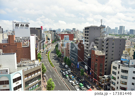 東京都、新宿四谷の街並み 17381446