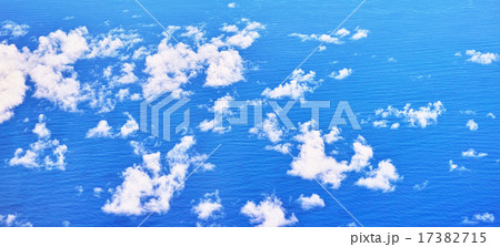 海面と雲 17382715