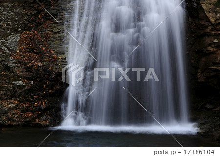 秋の龍王峡竪琴の滝 17386104