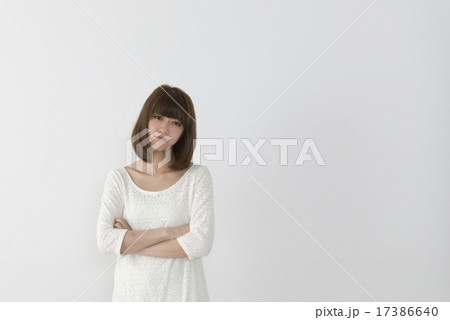 若い女性 若い女性 17386640