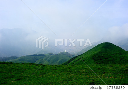 朝霧の阿蘇仙酔峡 17386880