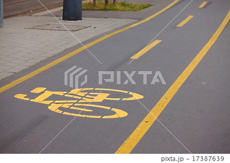 Bicycle lane 17387639