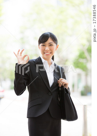 OK・若いビジネスウーマン 17388546