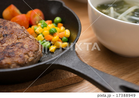 自家製ハンバーグ 17388949