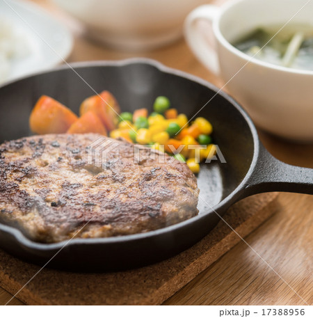 ハンバーグ 17388956