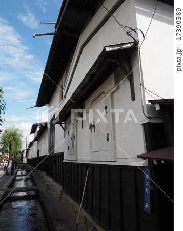 飛騨古川の瀬戸川と白壁土蔵街 飛騨古川の瀬戸川と白壁土蔵街 17390389