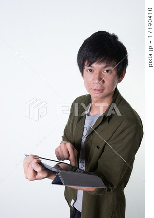 若い男性 若い男性 17390410