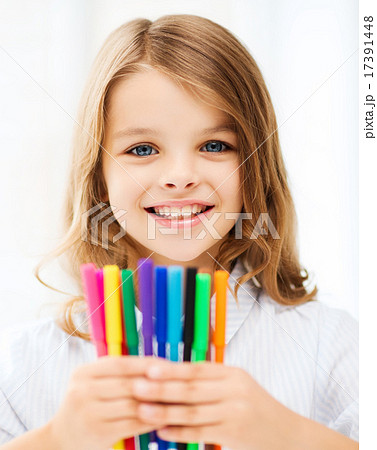 girl showing colorful felt-tip pens girl showing colorful felt-tip pens 17391448