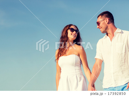 smiling couple in city 17392850