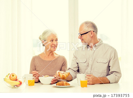 happy senior couple having breakfast at home 17393755