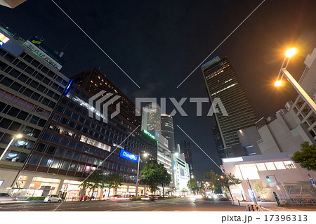 錦通から名古屋駅ビルを望む 夜景 錦通から名古屋駅ビルを望む 夜景 17396313