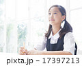 勉強をする制服姿の中学生の女の子 17397213