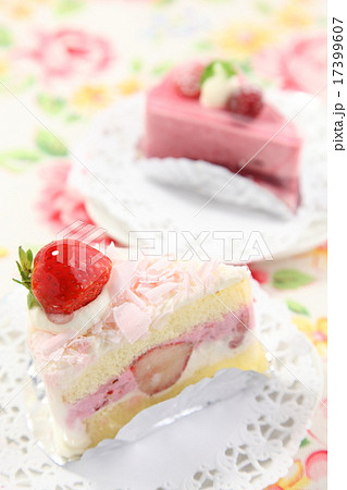 ケーキ ショートケーキとムース ケーキ ショートケーキとムース 17399607