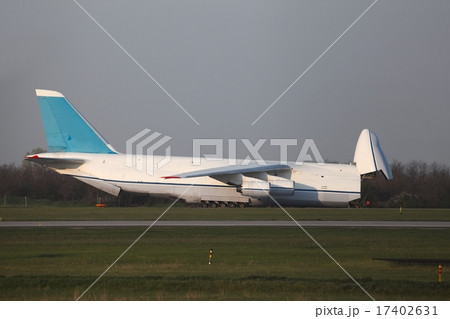 Cargo plane 17402631