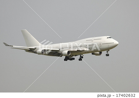 Plane landing 17402632
