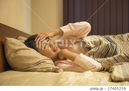 不眠症の女性 17405259