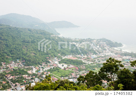 City in the fog, 17405382