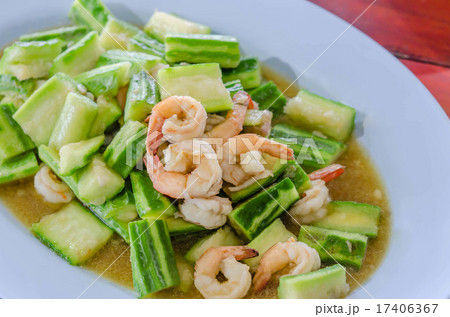 zucchini with shrimp 17406367