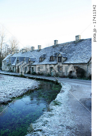 イギリス田舎町の冬風景の写真素材