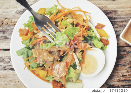 Salad with tofu and peanut sauce Salad with tofu and peanut sauce 17412010