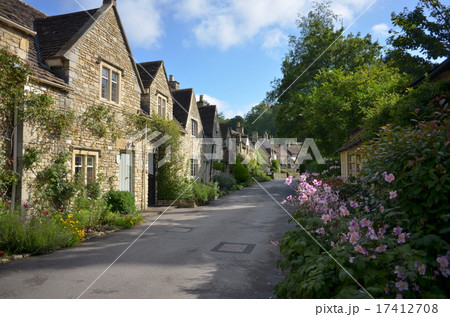 コッツウォルズ　カースル・クーム村 17412708