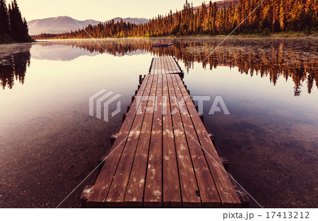 Lake 17413212