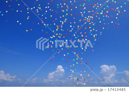 青空に舞う無数の「風船 青空に舞う無数の「風船 17413485