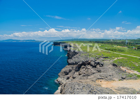 沖縄県　残波岬灯台からの景色 17417010
