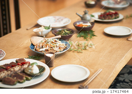 団欒の食卓 17417464