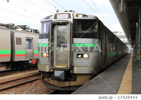 JR北海道・733系電車B-109編成・岩見沢駅 17420443