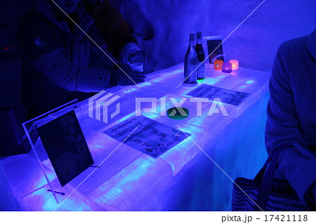 月山志津温泉 雪旅籠の灯りの写真素材