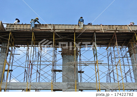 worker fabricating beam formwork worker fabricating beam formwork 17422782