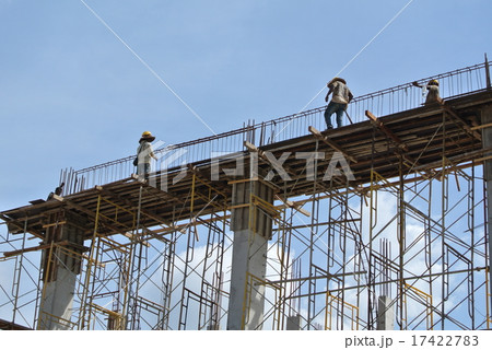 worker fabricating beam formwork worker fabricating beam formwork 17422783