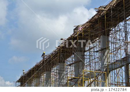 worker fabricating beam formwork worker fabricating beam formwork 17422784