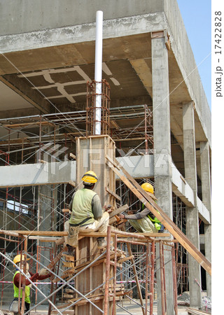Fabricating column formwork Fabricating column formwork 17422828