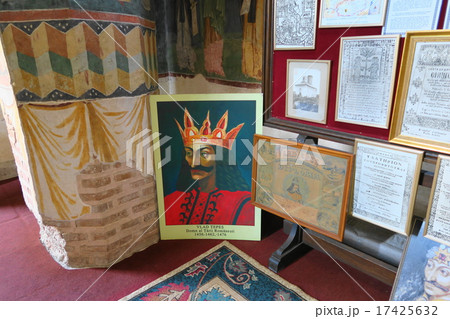 スナゴブ修道院　ドラキュラ伯爵の肖像画 17425632