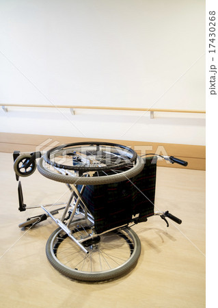 車いす 車椅子 介護事故 イメージ 車いす 車椅子 介護事故 イメージ 17430268