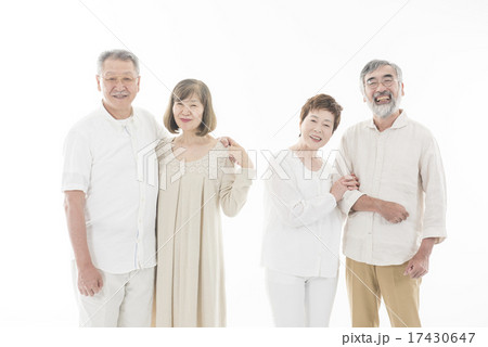 2組のシニア夫婦 2組のシニア夫婦 17430647