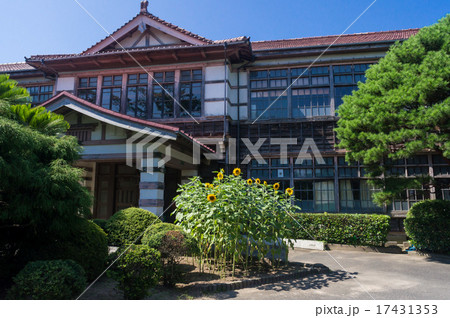 旧明倫小学校本館正面玄関（ヒマワリ風景） 17431353