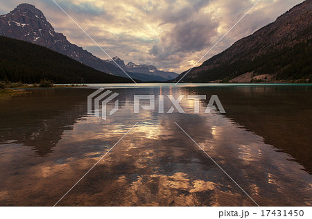 Bow lake Bow lake 17431450