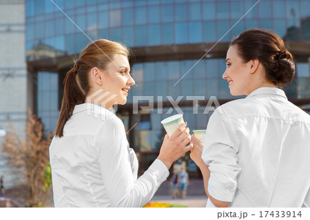 Coffeebreak of two colleagues 17433914