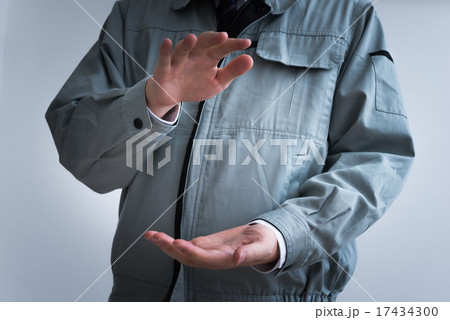 作業服の男性 17434300
