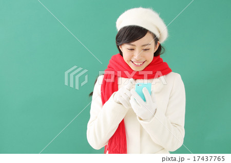 若い女性・グリーンバック 若い女性・グリーンバック 17437765