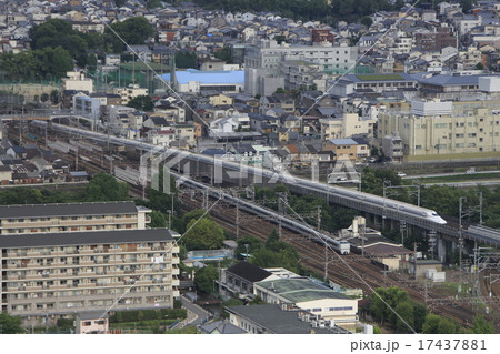 京都付近を行く東海道新幹線N700系 京都付近を行く東海道新幹線N700系 17437881