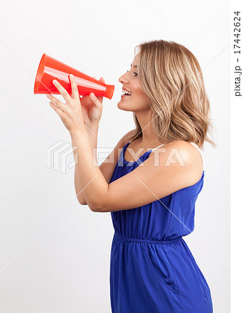 メッセージボードを持つ女性 メッセージボードを持つ女性 17442624