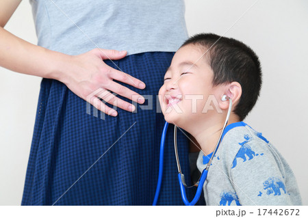 お腹の赤ちゃんと子供 17442672