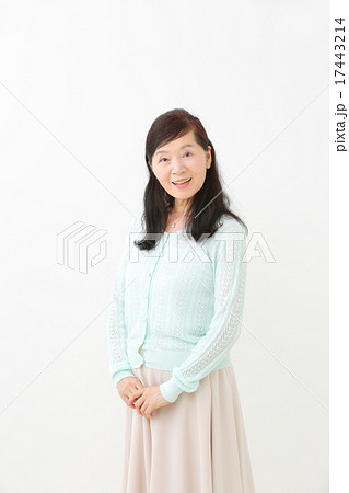 シニア女性ポートレイト 17443214