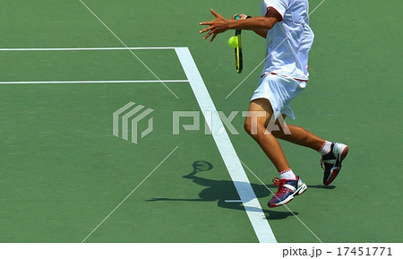 テニス インパクトの瞬間の写真素材