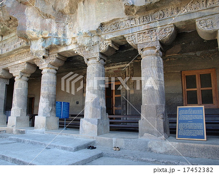 世界遺産「アジャンター石窟群」の「第1窟」（インド） 17452382